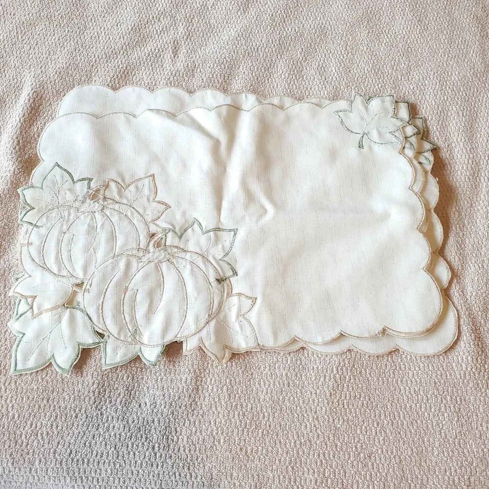 Set‎ of 4 Fall Pumpkin Applique Placemats Scalloped Edge Cream Sage Taupe 13x19